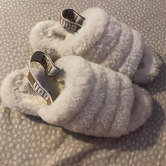 UGG White Cozy Slippers with Plush Design - Picture 1 of 4